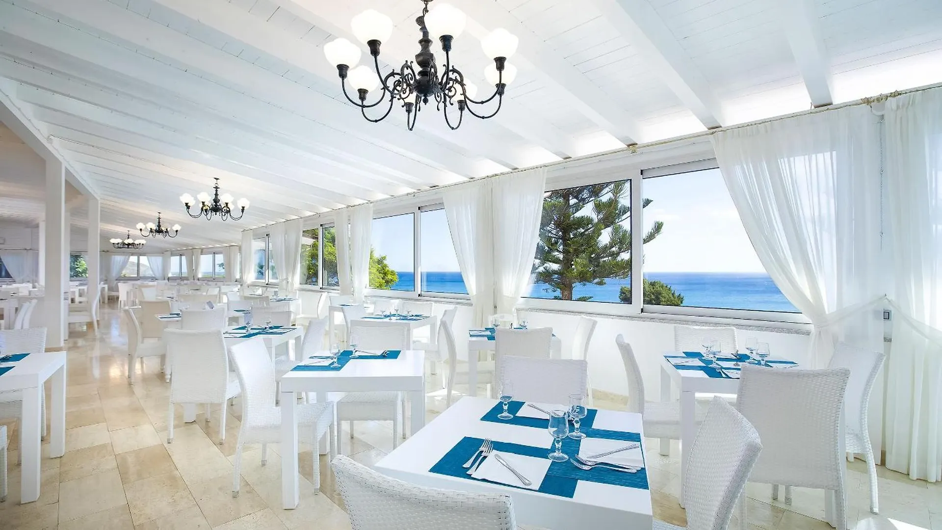 Alba Dorata Resort Cala Liberotto 4*,